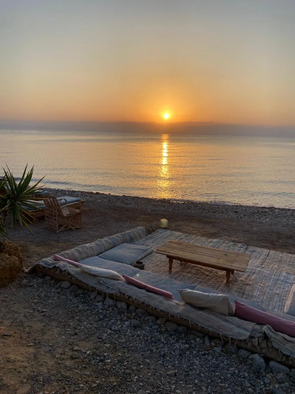 Camp-Lounge mit Blick aufs Rote Meer beim Sonnenuntergang in Nuweiba